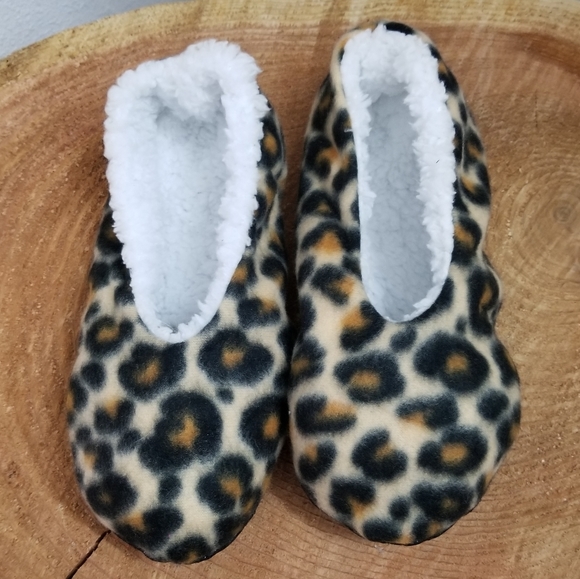 Christmas Gifts! PLUSH SLIPPER SOCKS - Picture 4 of 6